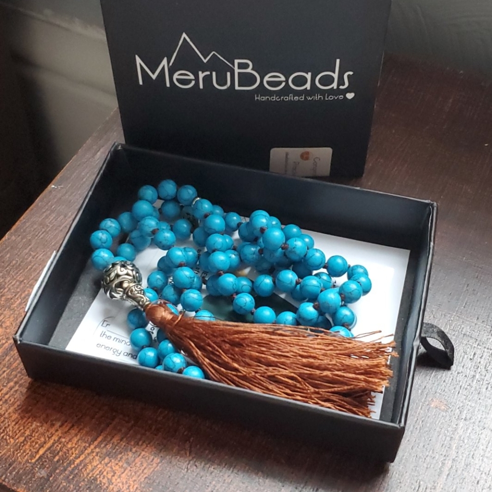 Howlite turquoise Meru meditation beaded necklace